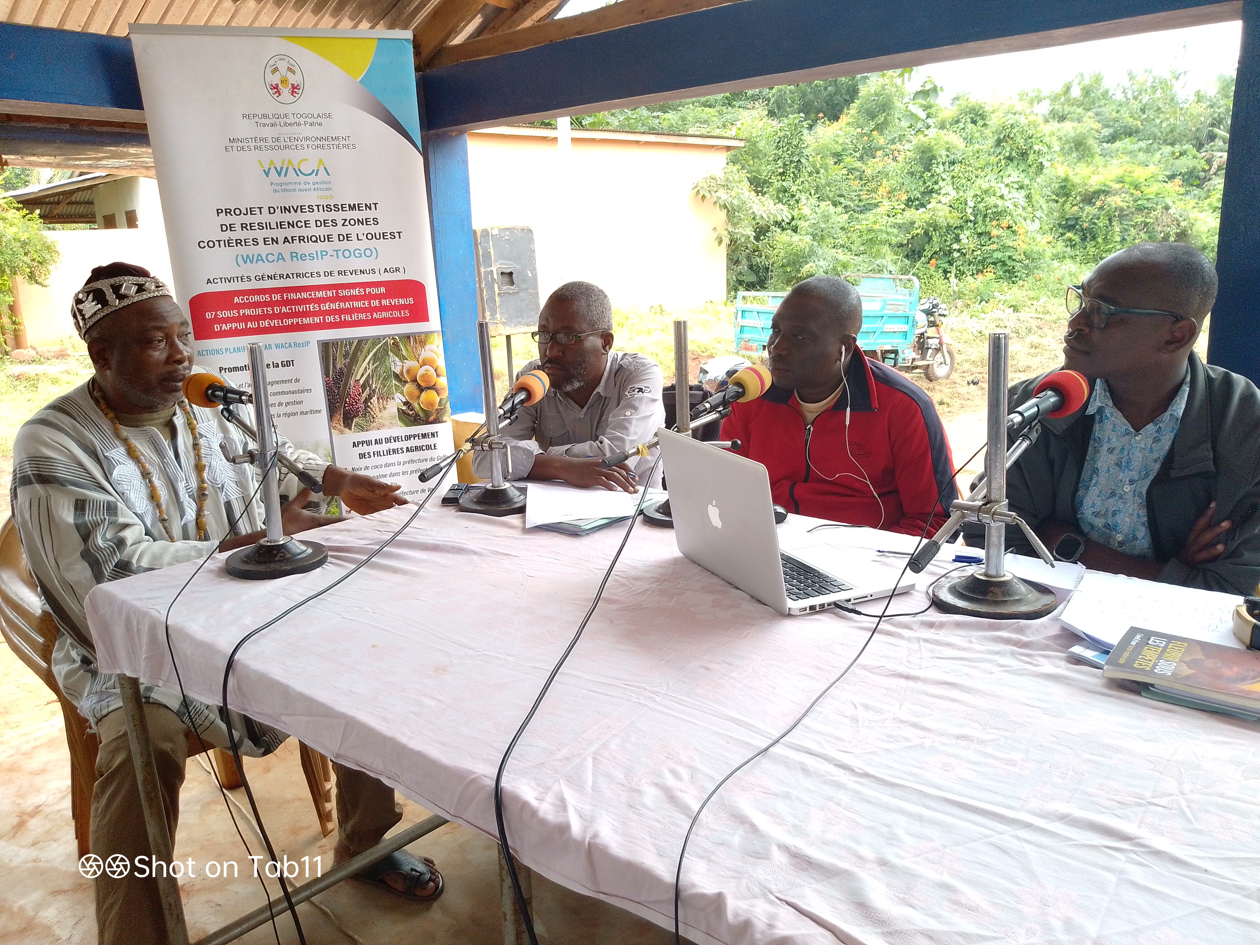 Radio du Littoral hosts a session made possible by community investments from the Godjémé WACA platform’s sound financial management.