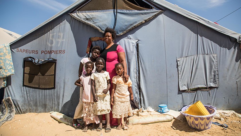 Aminata Dieng and her four children had to leave her house destroyed by rising waters in Saint Louis, Senegal. Now she lives in Camp Khar Yallah for internal displaced people due to climate change. Photo: Vincent Tremeau/World Bank